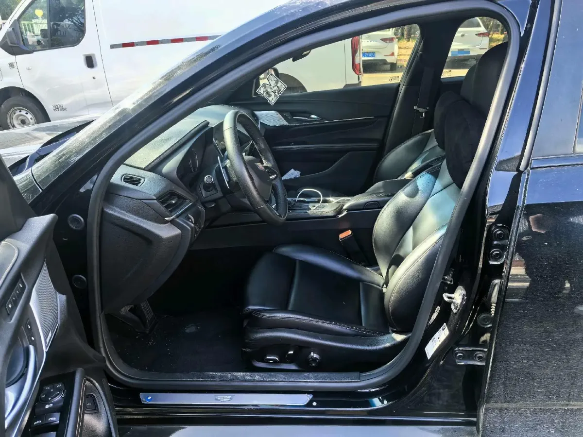 2021 Cadillac CT4 2.0T 237HP L4 8AT,autocango,china used car exporter,china ev exporter,chinese used car exporter,chinese used ev exporter