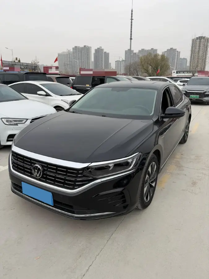 2023 Volkswagen Passat 2.0T 186HP L4 7DCT