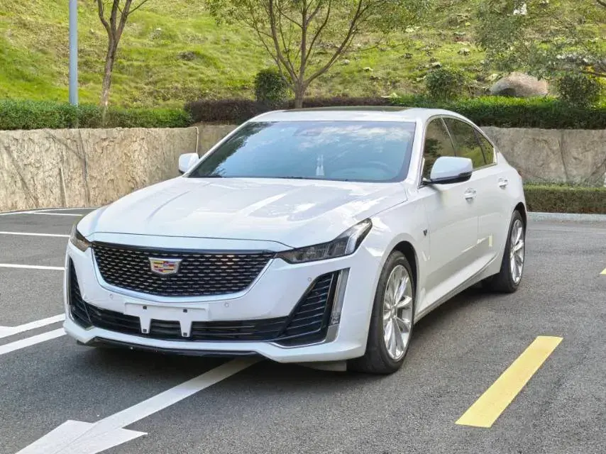 2022 Cadillac CT5 2.0T 237HP L4 10AT