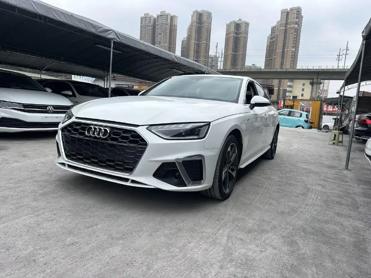 2022 Audi A4L 2.0T 190HP L4 7DCT
