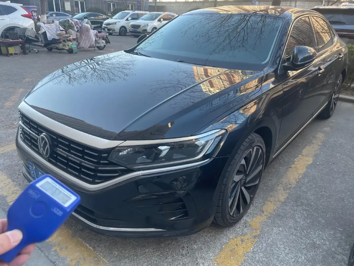 2023 Volkswagen Passat 2.0T 186HP L4 7DCT
