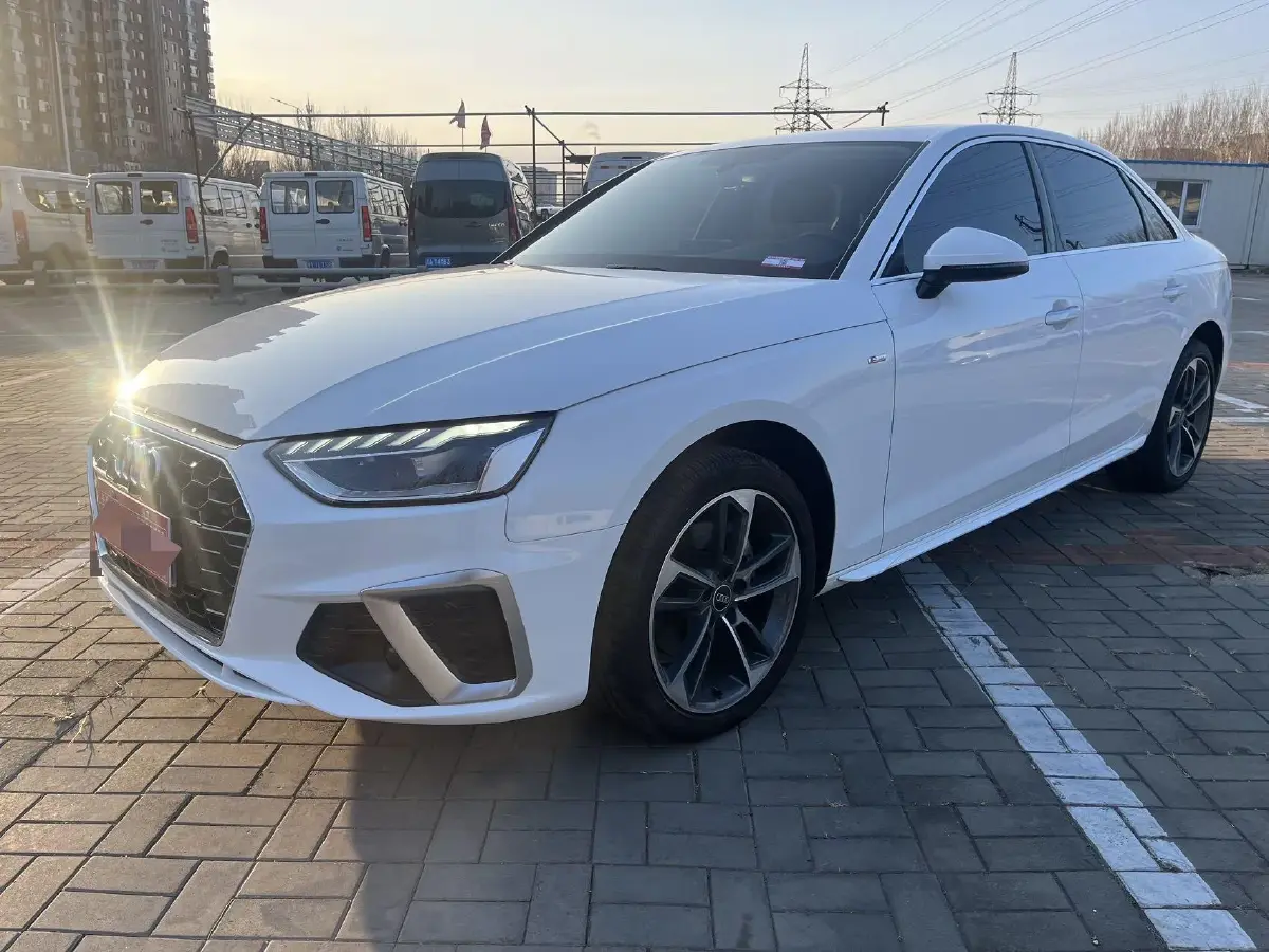 2022 Audi A4L 2.0T 190HP L4 7DCT