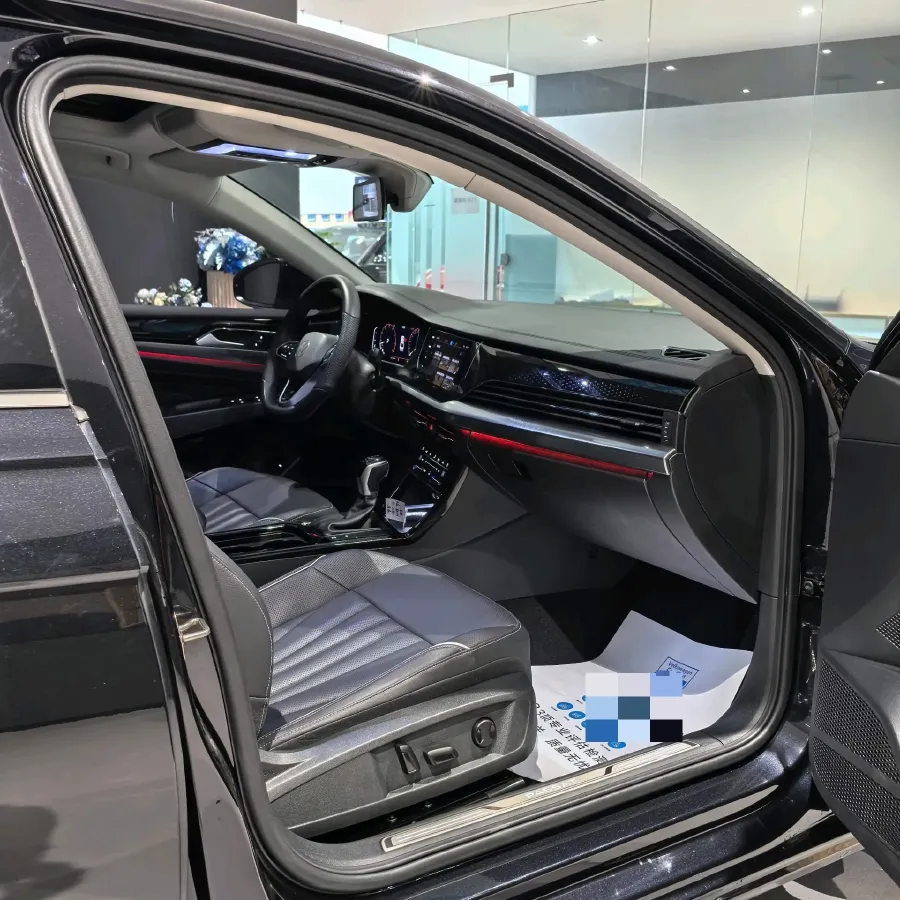 2025 Volkswagen Passat 2.0T 220HP L4 7DCT,autocango,china used car exporter,china ev exporter,chinese used car exporter,chinese used ev exporter