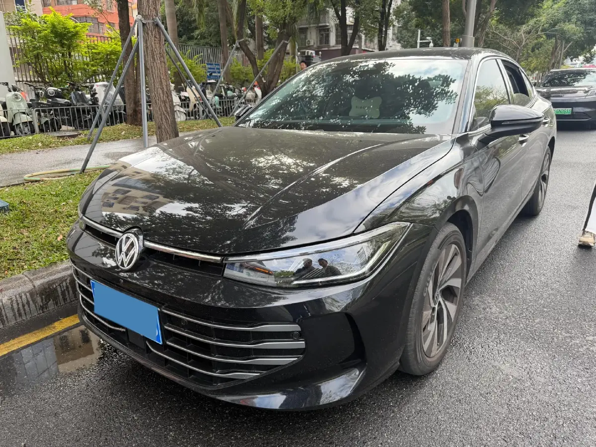 2025 Volkswagen Passat 2.0T 220HP L4 7DCT