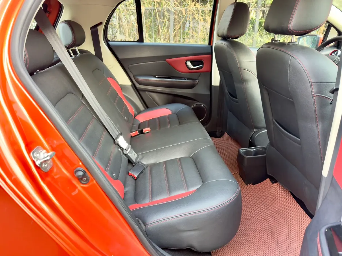 2015 Soueast V6 1.5L 120HP L4 5MT,autocango,china used car exporter,china ev exporter,chinese used car exporter,chinese used ev exporter