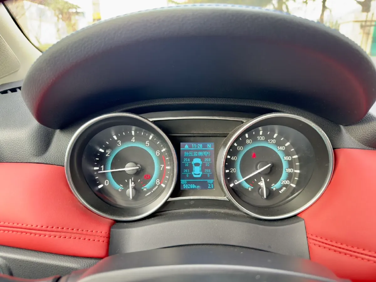 2015 Soueast V6 1.5L 120HP L4 5MT,autocango,china used car exporter,china ev exporter,chinese used car exporter,chinese used ev exporter