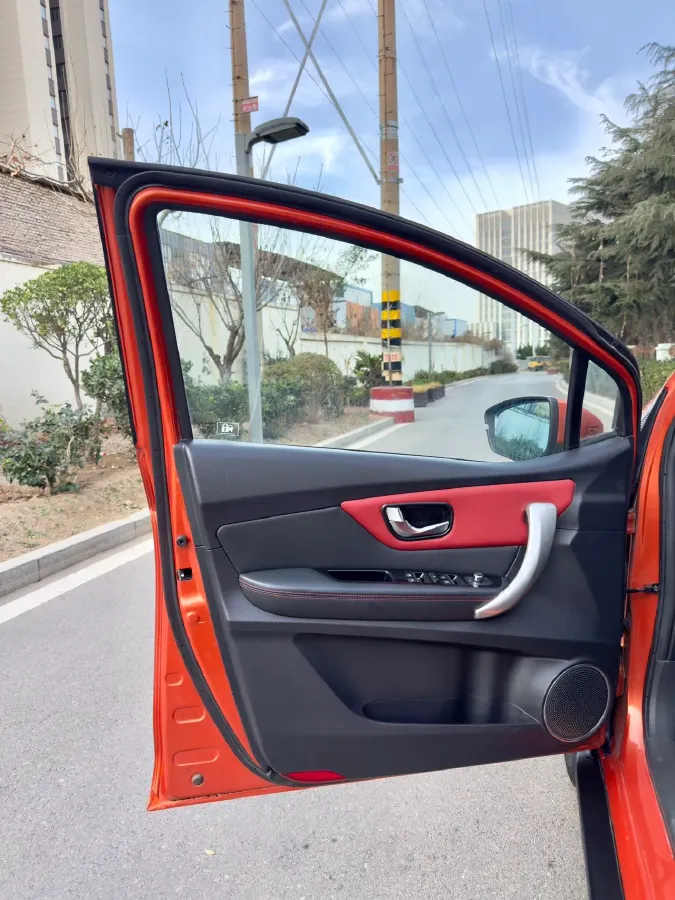 2015 Soueast V6 1.5L 120HP L4 5MT,autocango,china used car exporter,china ev exporter,chinese used car exporter,chinese used ev exporter