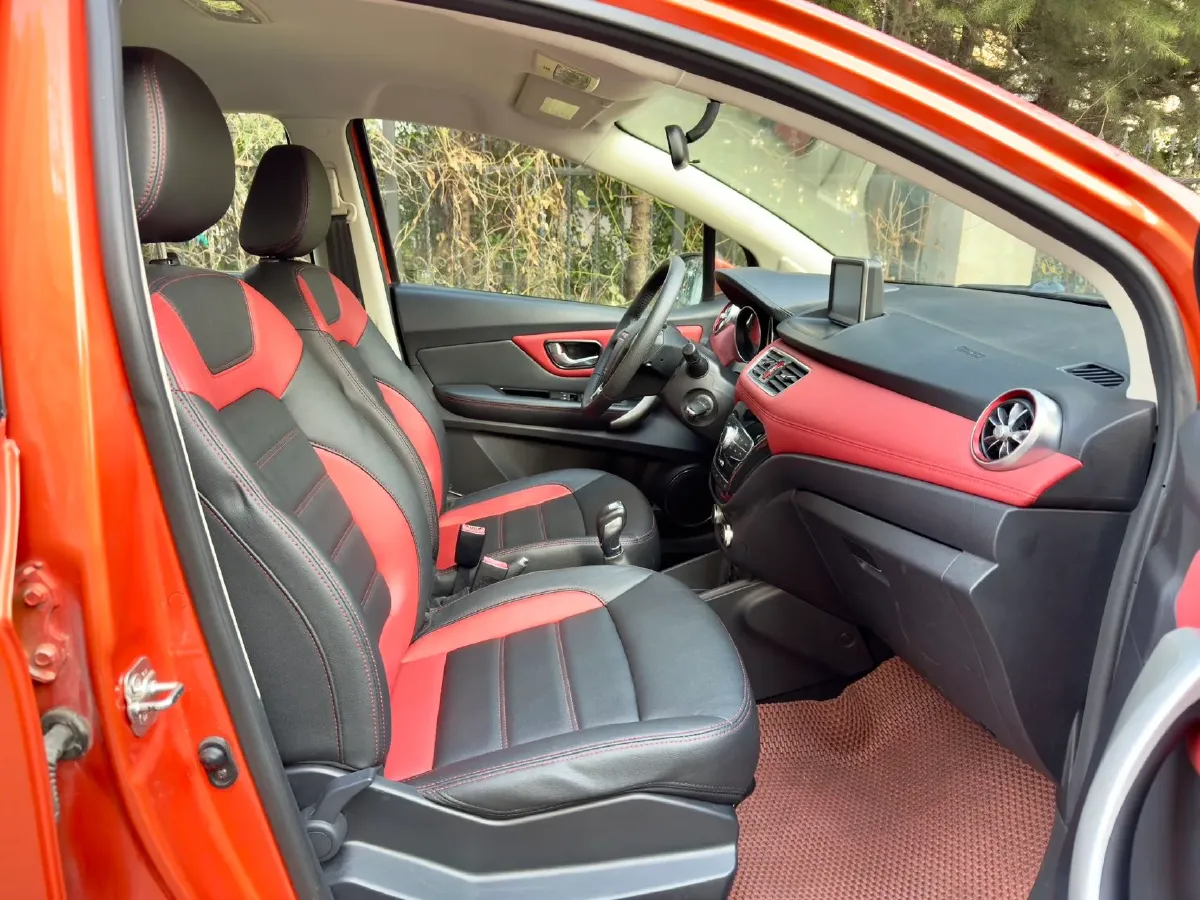 2015 Soueast V6 1.5L 120HP L4 5MT,autocango,china used car exporter,china ev exporter,chinese used car exporter,chinese used ev exporter