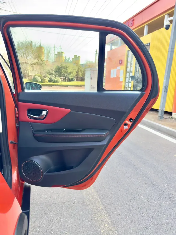 2015 Soueast V6 1.5L 120HP L4 5MT,autocango,china used car exporter,china ev exporter,chinese used car exporter,chinese used ev exporter