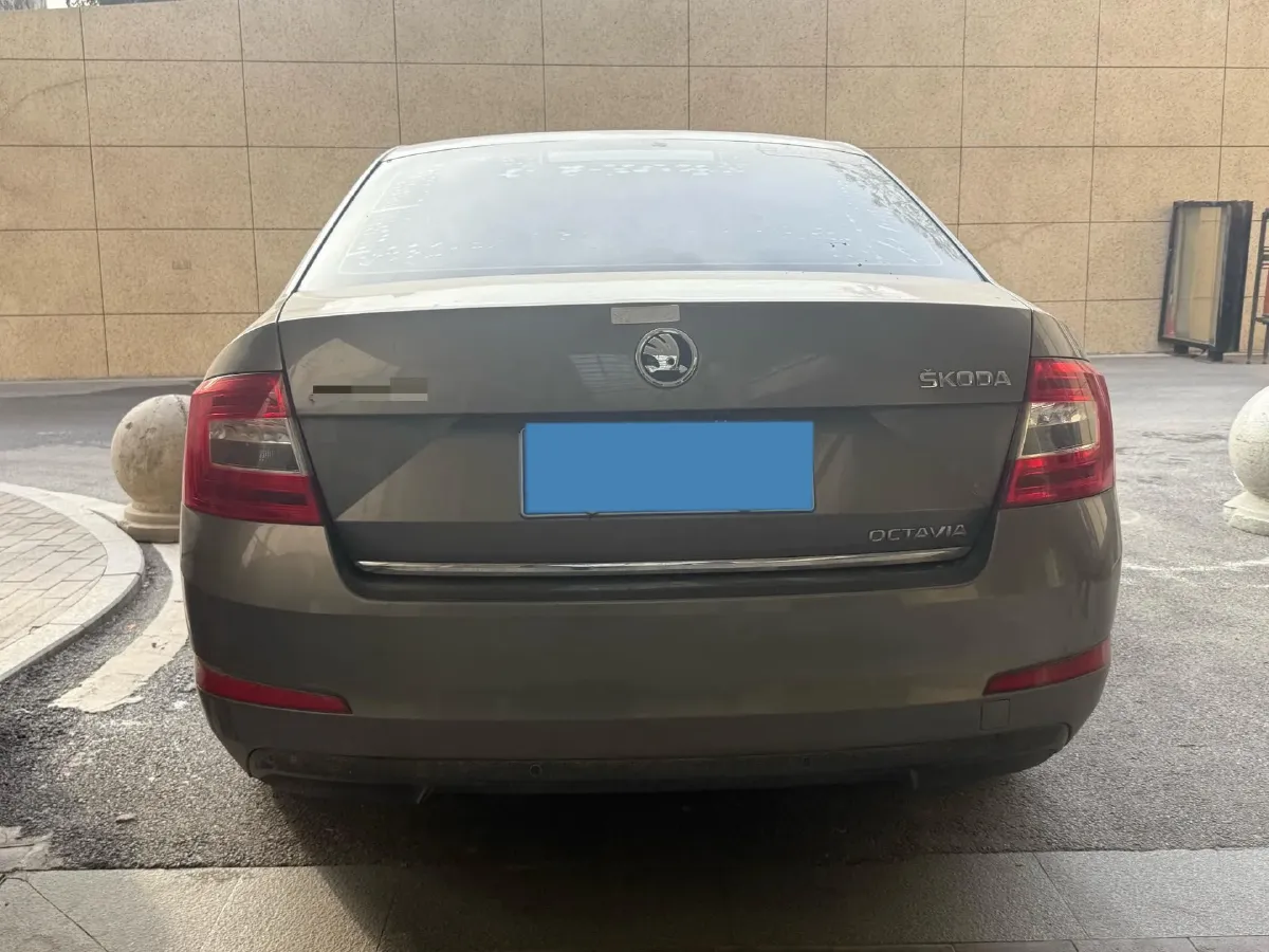 2015 Skoda Octavia 1.6L 110HP L4 6AT,autocango,china used car exporter,china ev exporter,chinese used car exporter,chinese used ev exporter