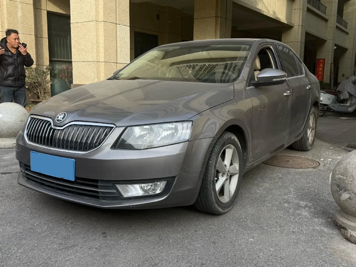2015 Skoda Octavia 1.6L 110HP L4 6AT,autocango,china used car exporter,china ev exporter,chinese used car exporter,chinese used ev exporter