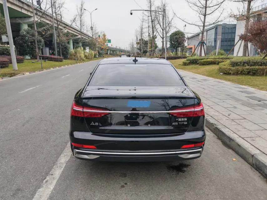 2023 Audi A6L 2.0T 245HP L4 7DCT,autocango,china used car exporter,china ev exporter,chinese used car exporter,chinese used ev exporter