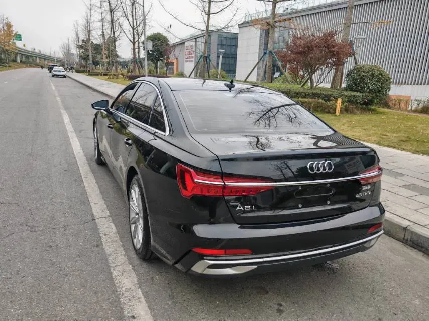 2023 Audi A6L 2.0T 245HP L4 7DCT,autocango,china used car exporter,china ev exporter,chinese used car exporter,chinese used ev exporter