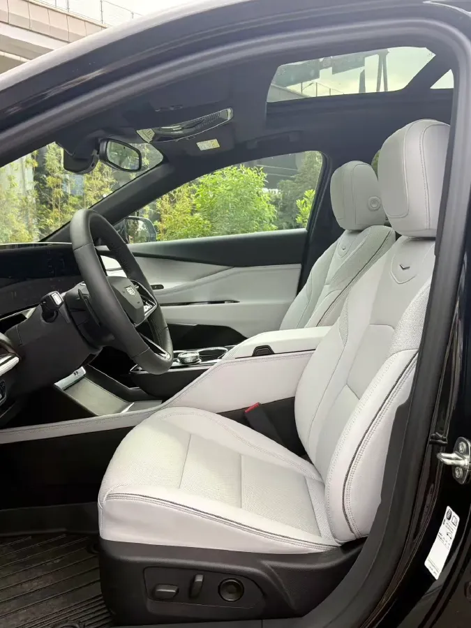 2023 Cadillac GT4 1.5T 211HP L4 9AT,autocango,china used car exporter,china ev exporter,chinese used car exporter,chinese used ev exporter