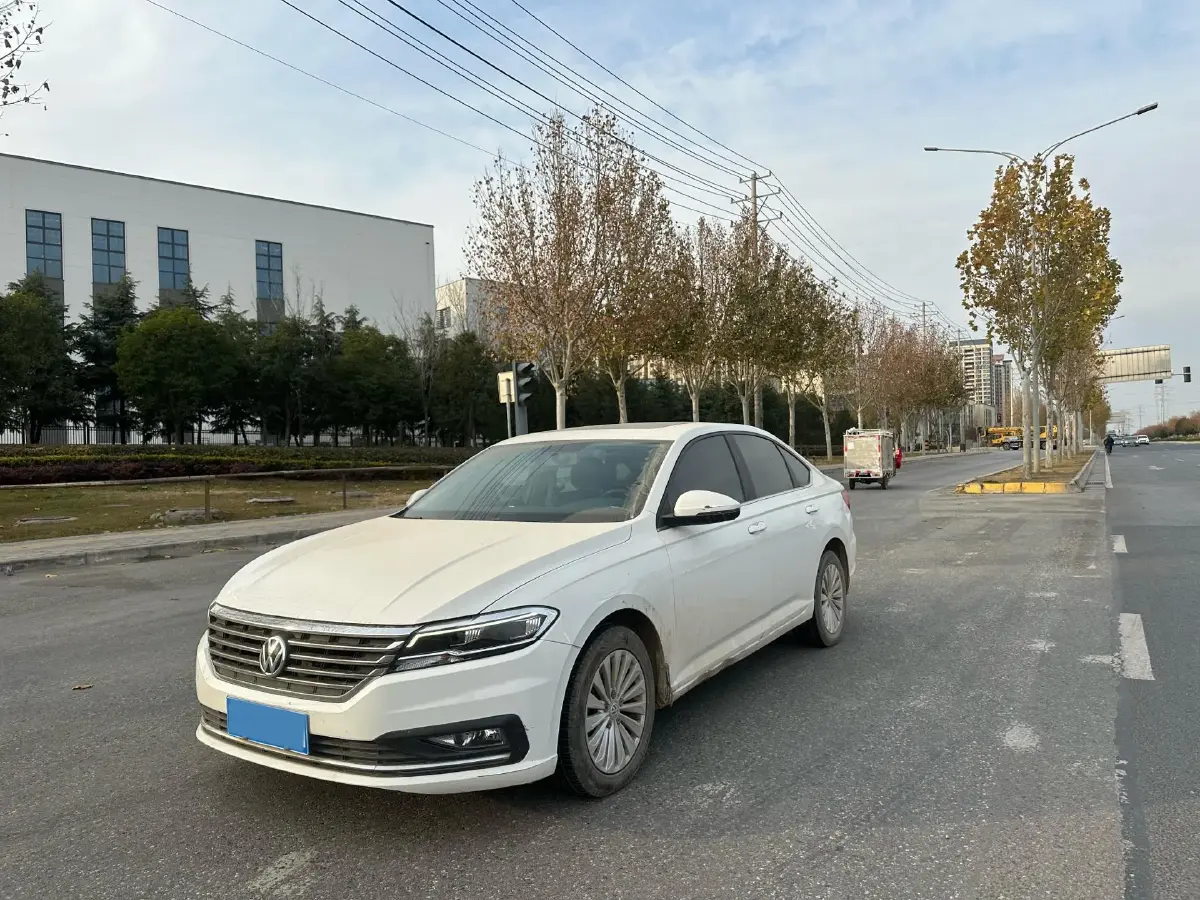 2019 Volkswagen Sagitar 1.2T 116HP L4 7DCT