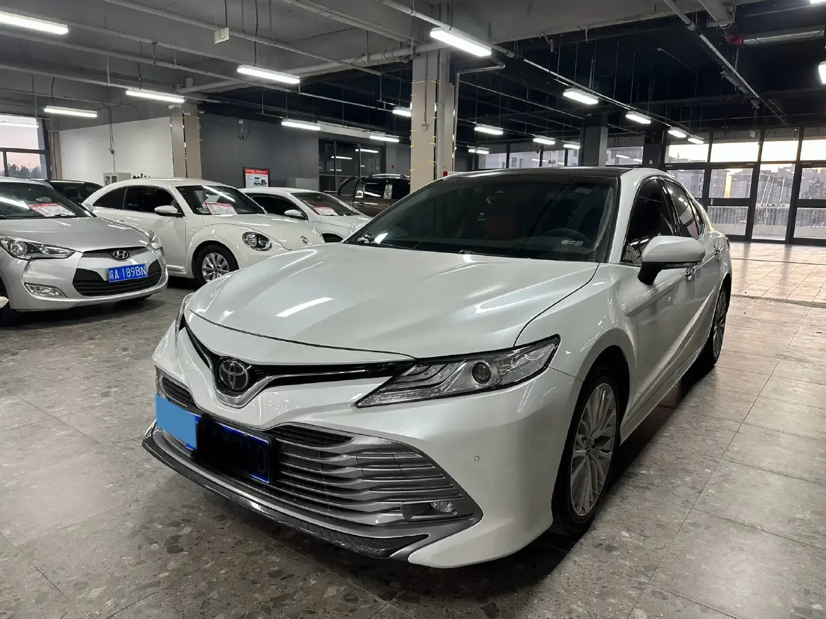 2019 Toyota Camry 2.5L 209HP L4 8AT