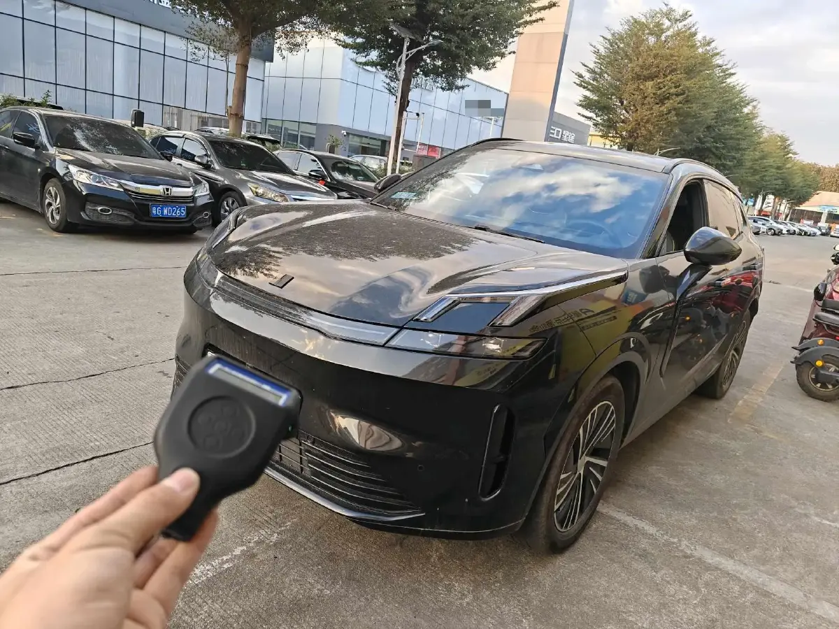 2023 LYNK&CO 08 EM-P 1.5T 163HP L4 3DHT PHEV 21.2KWH