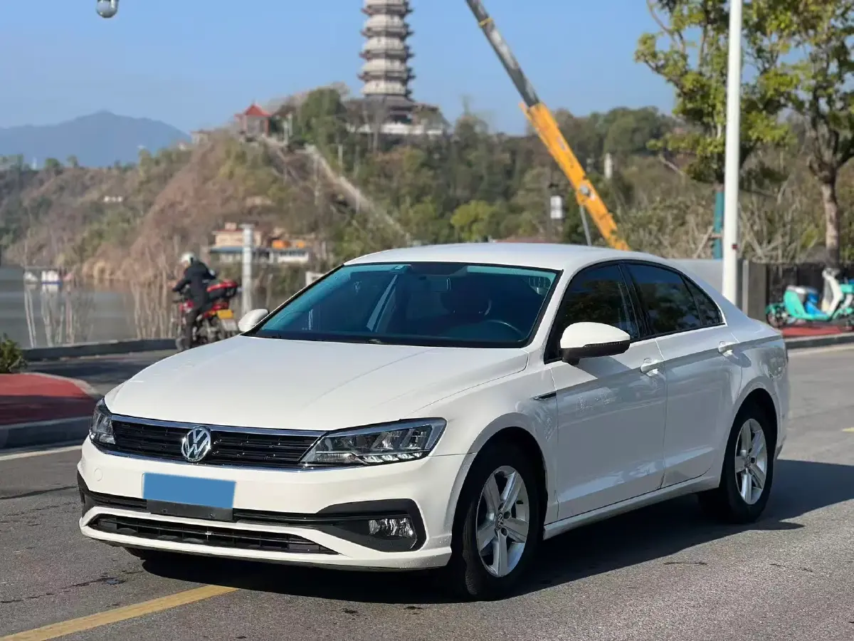 2019 Volkswagen T-Cross 1.4T 150HP L4 7DCT