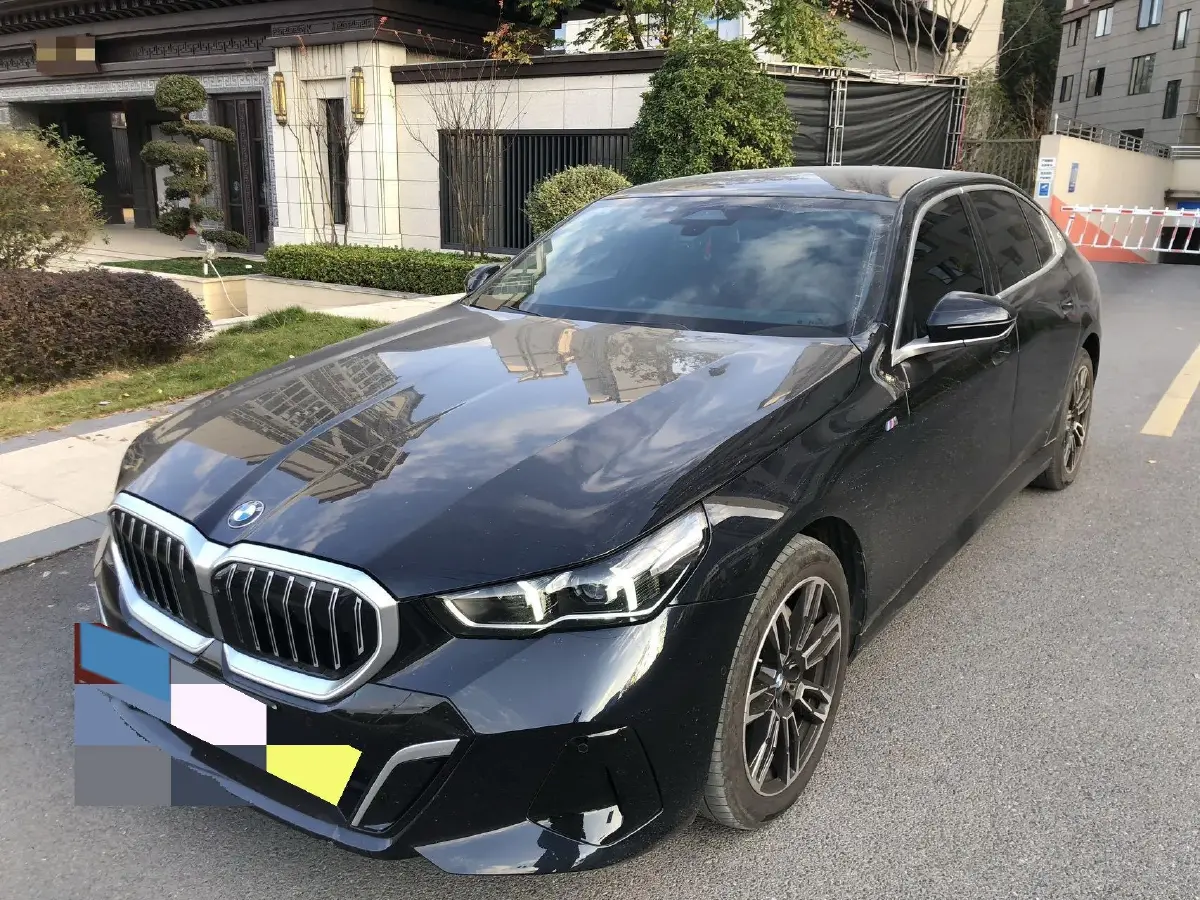 2024 BMW 5 Series 2.0T 258HP L4 8AT