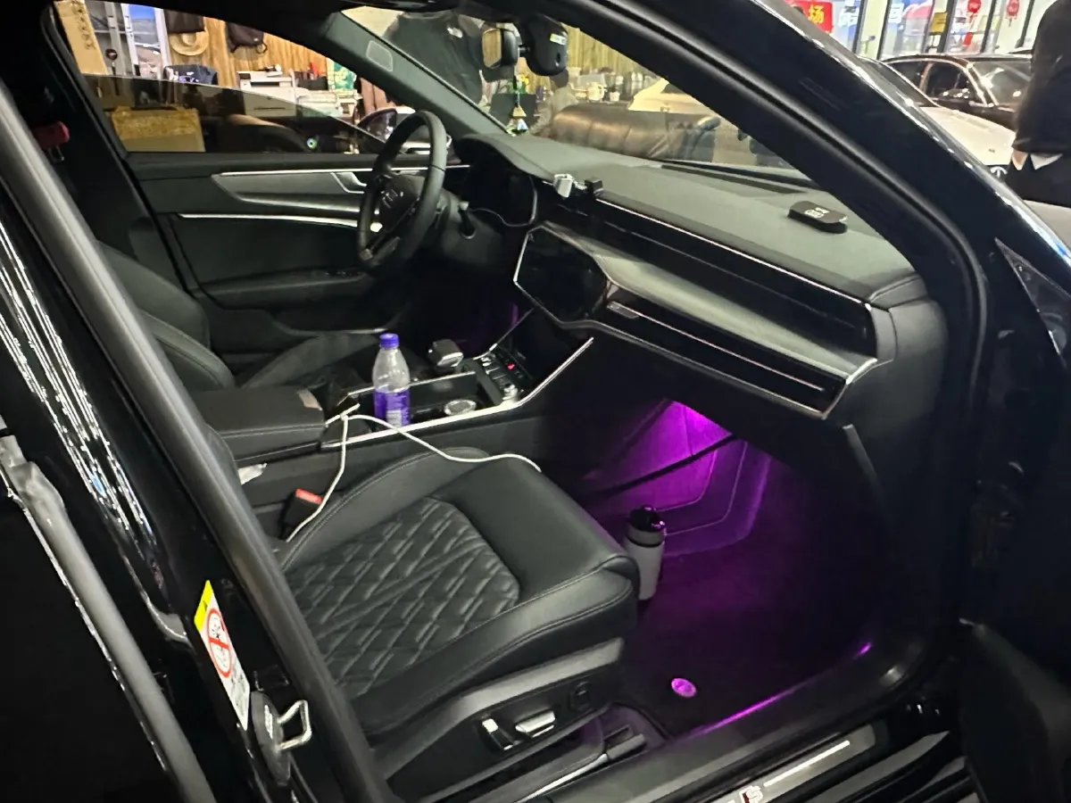 2025 Audi A6L 2.0T 245HP L4 7DCT,autocango,china used car exporter,china ev exporter,chinese used car exporter,chinese used ev exporter