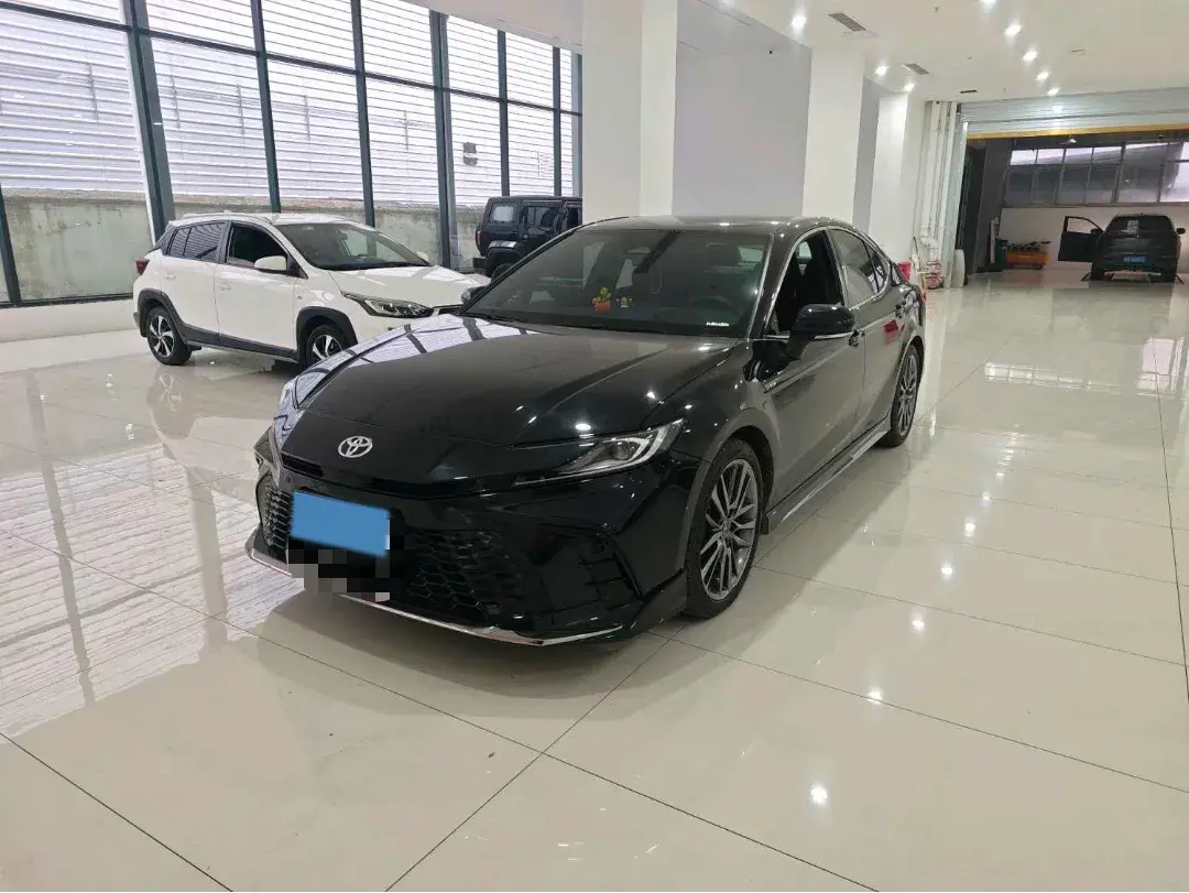 2024 Toyota Camry 2.0L 152HP L4 E-CVT Hybrid