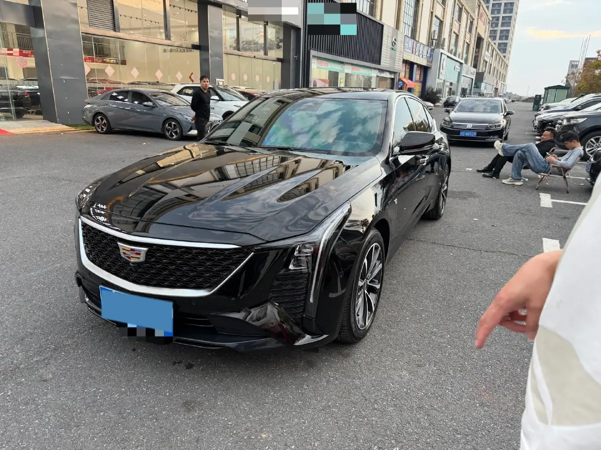 2025 Cadillac CT5 2.0T 237HP L4 10AT