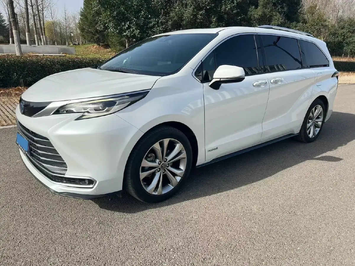 2021 Toyota Sienna 2.5L 192HP L4 E-CVT Hybrid