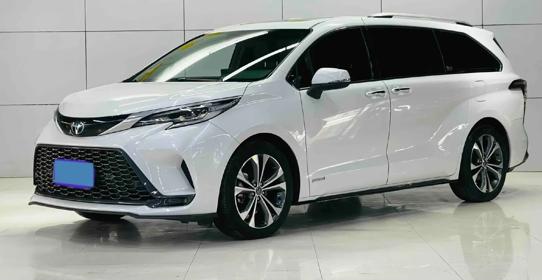 2022 Toyota Granvia 2.5L 192HP L4 E-CVT Hybrid
