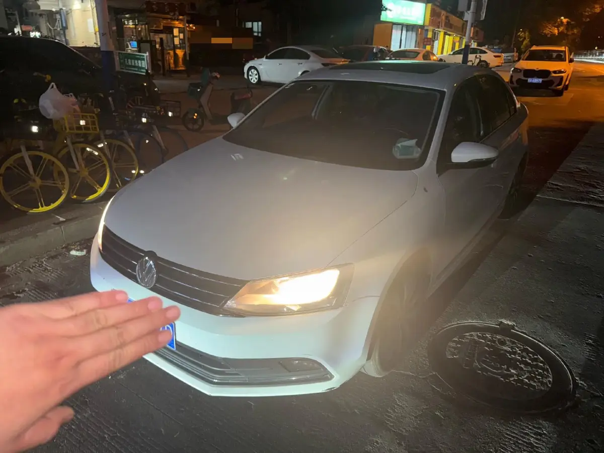 2018 Volkswagen Sagitar 1.2T 110HP L4 7DCT