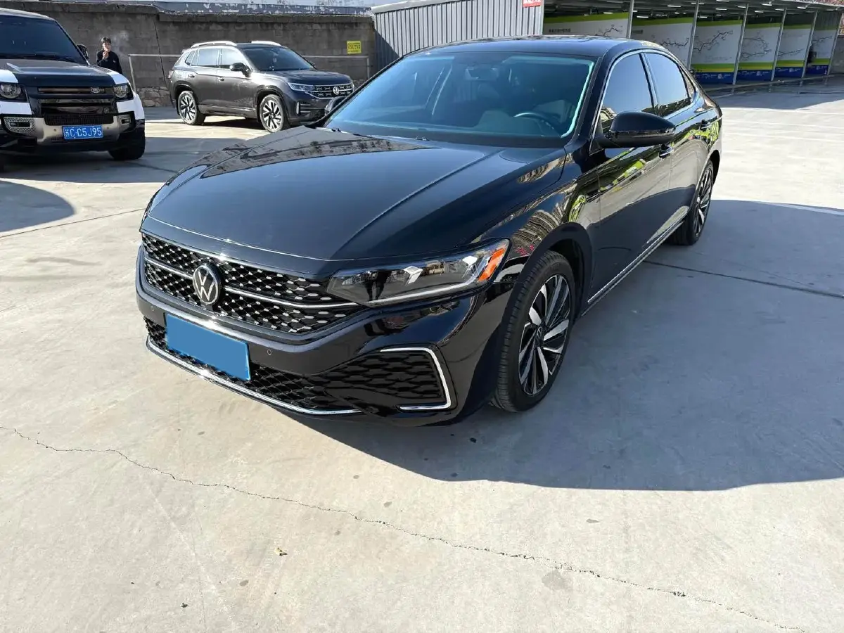 2023 Volkswagen Passat 2.0T 186HP L4 7DCT