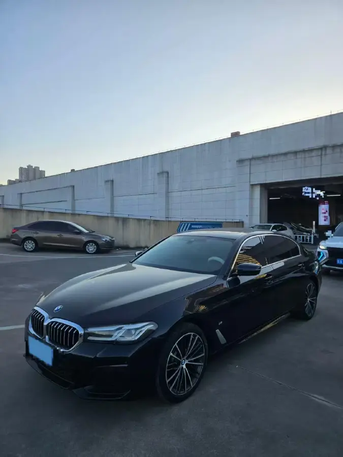 2022 BMW 5 Series 2.0T 184HP L4 8AT