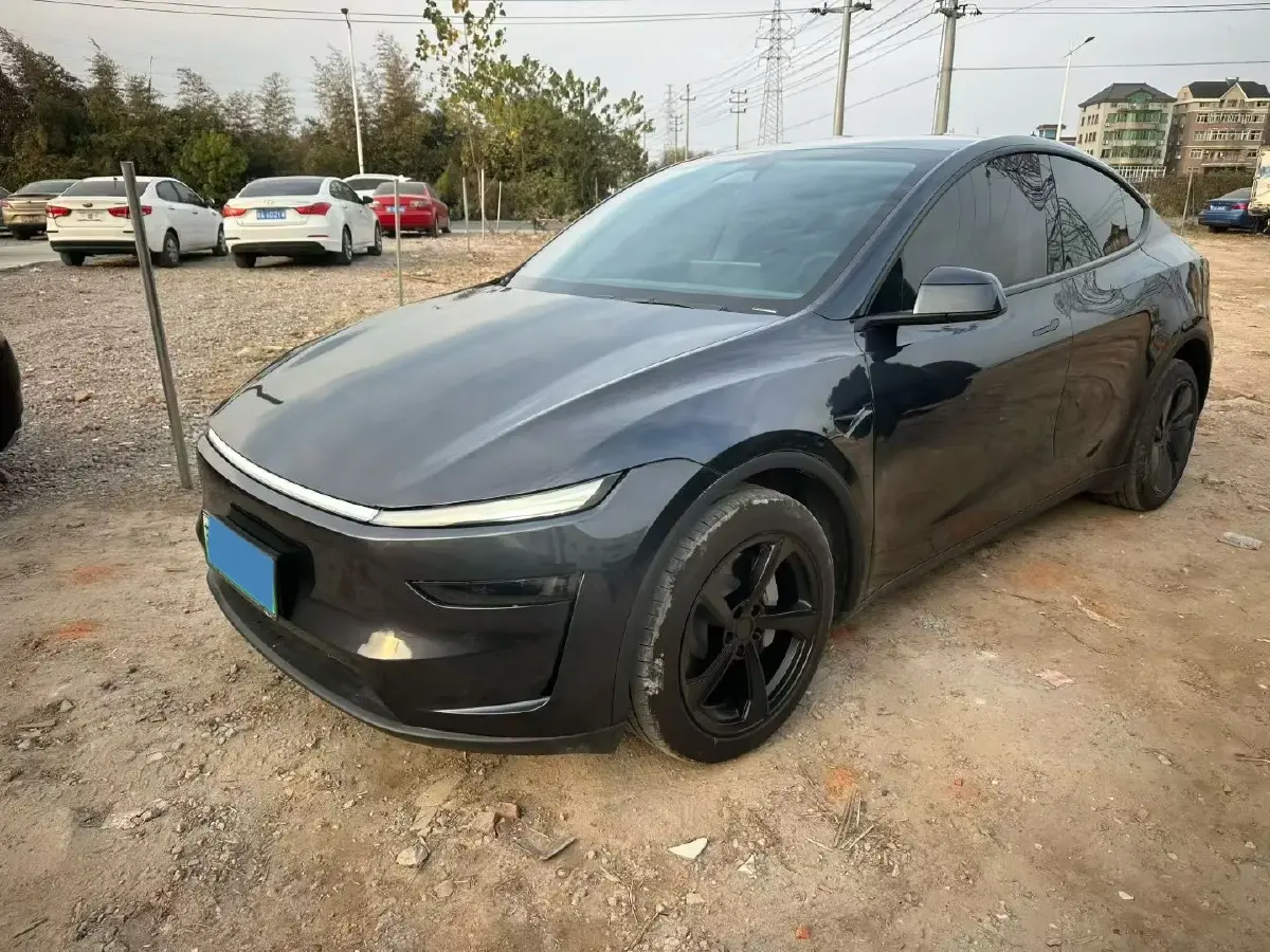2025 Tesla Model Y BEV 62.5KWH
