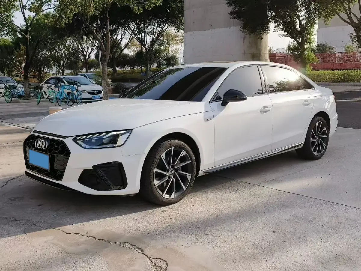 2023 Audi A4L 2.0T 190HP L4 7DCT