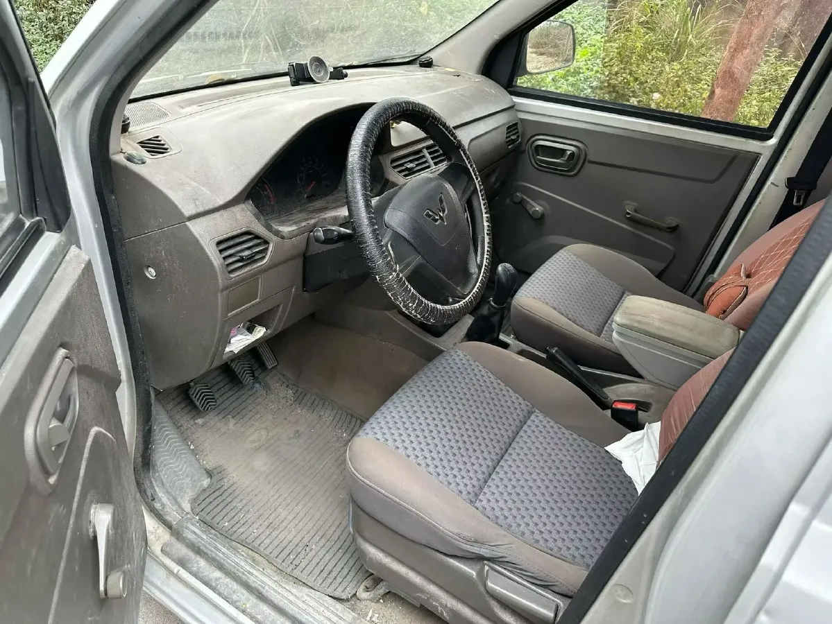 2017 WuLing ZhiGuang V 1.2L 82HP L4 5MT,autocango,china used car exporter,china ev exporter,chinese used car exporter,chinese used ev exporter