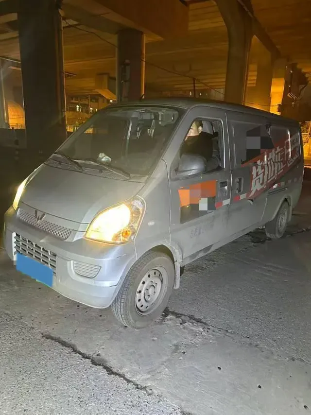 2022 WuLing RongGuang Mini Truck EV BEV 41.5KWH,autocango,china used car exporter,china ev exporter,chinese used car exporter,chinese used ev exporter