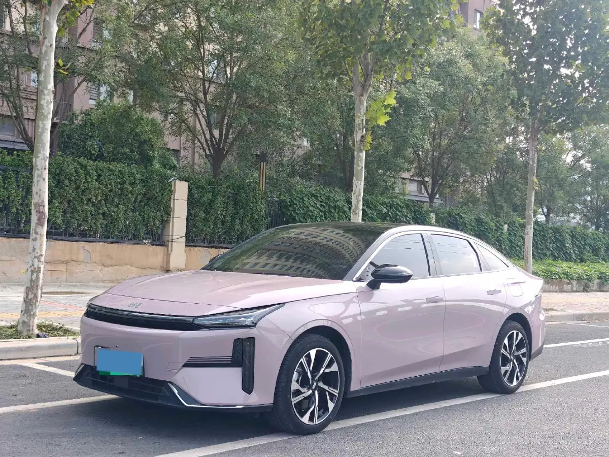 2024 Geely Galaxy L6 1.5T 163HP L4 3DHT PHEV