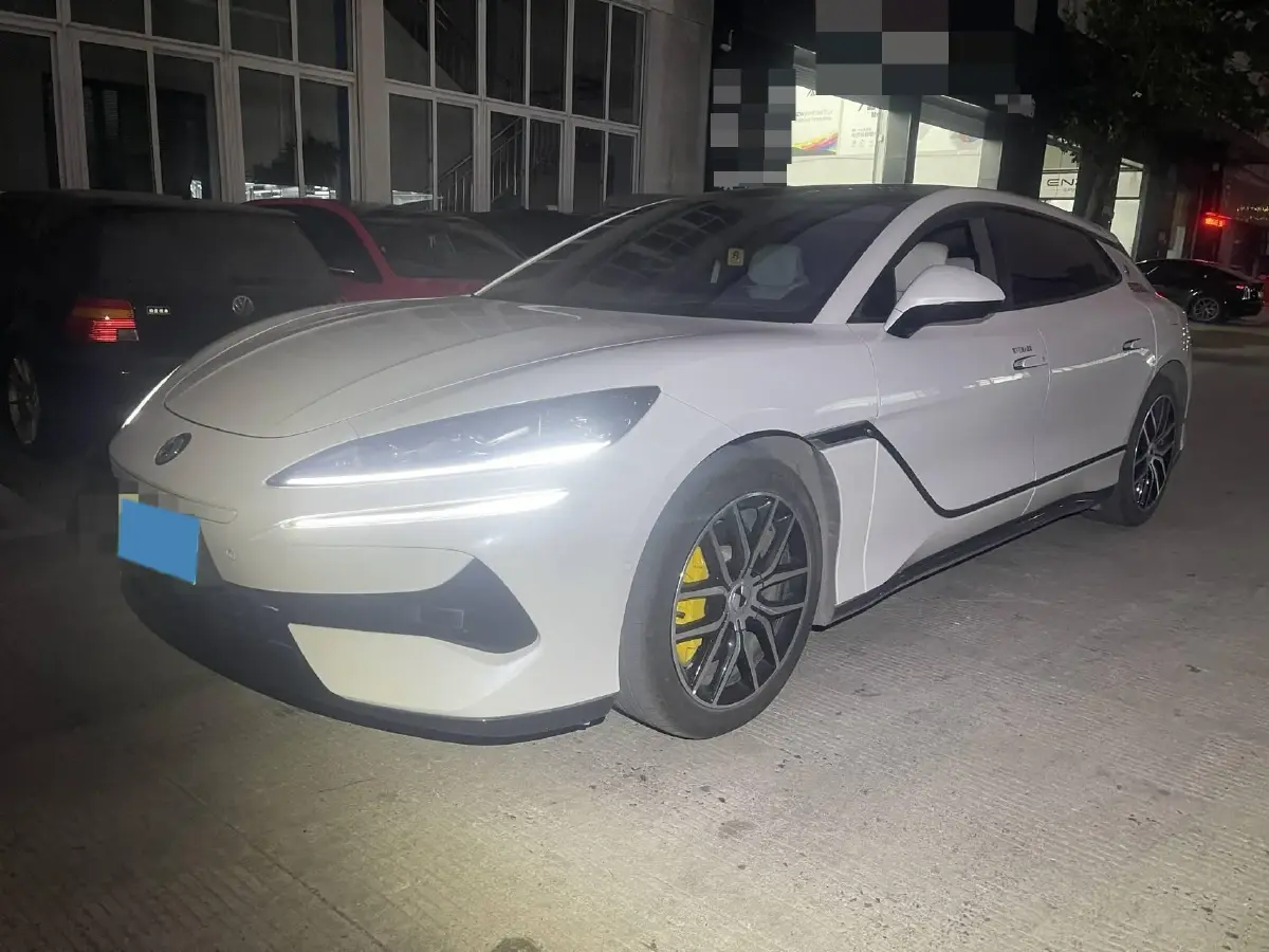 2024 Denza DenzaZ9GT 2.0T 207HP L4 E-CVT PHEV 38.5KWH