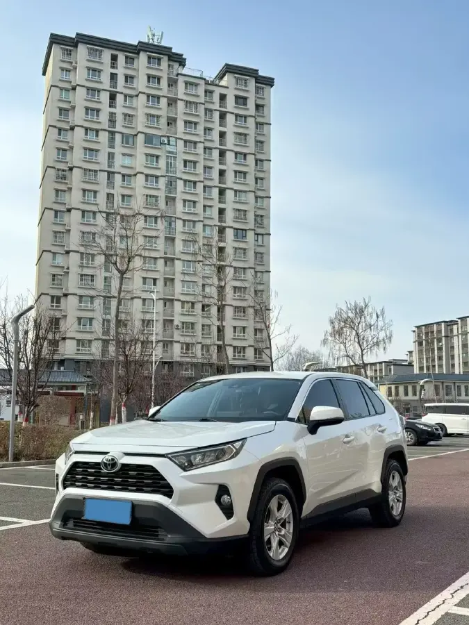 2022 Toyota RAV4 2.5L 178HP L4 E-CVT Hybrid