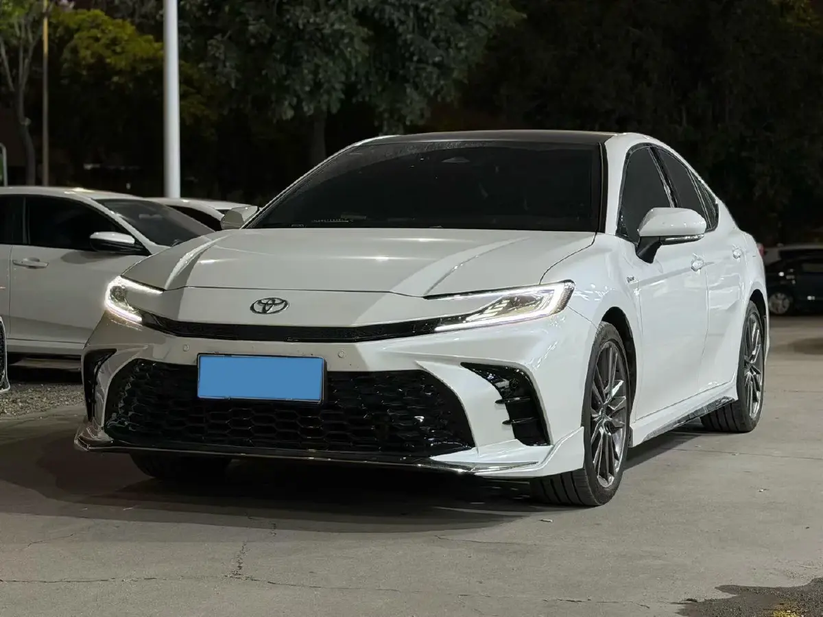 2024 Toyota Camry 2.0L 152HP L4 E-CVT Hybrid