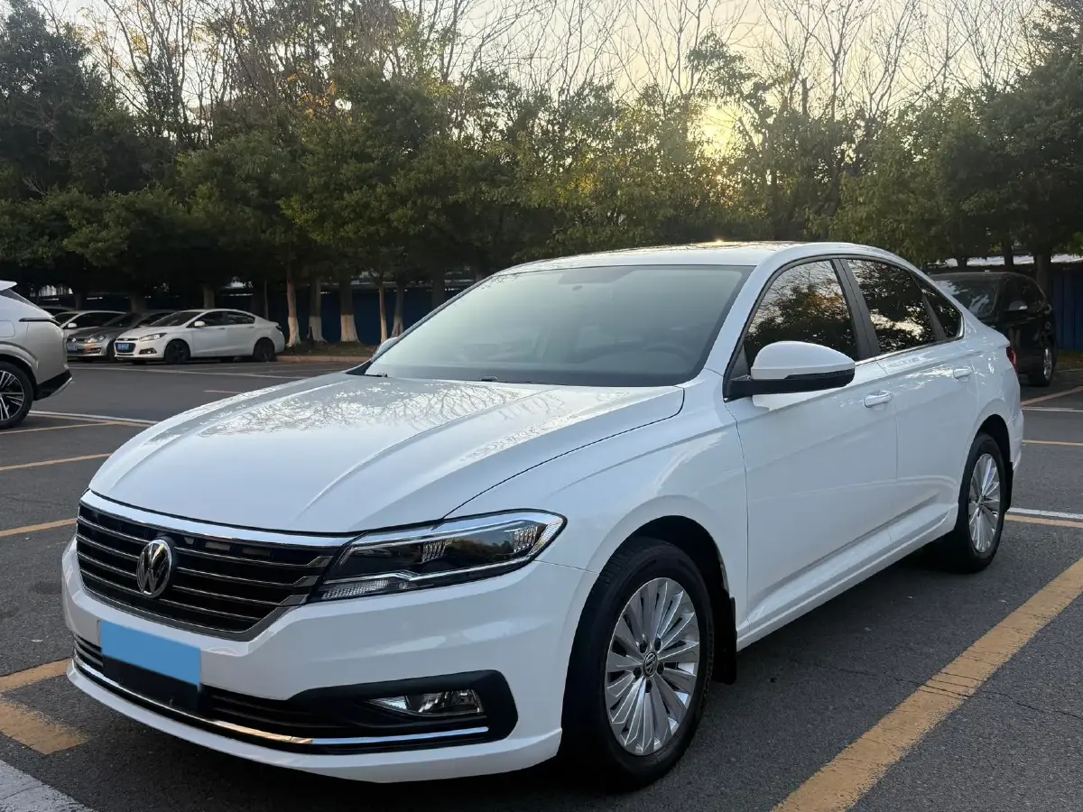 2019 Volkswagen Sagitar 1.2T 116HP L4 7DCT