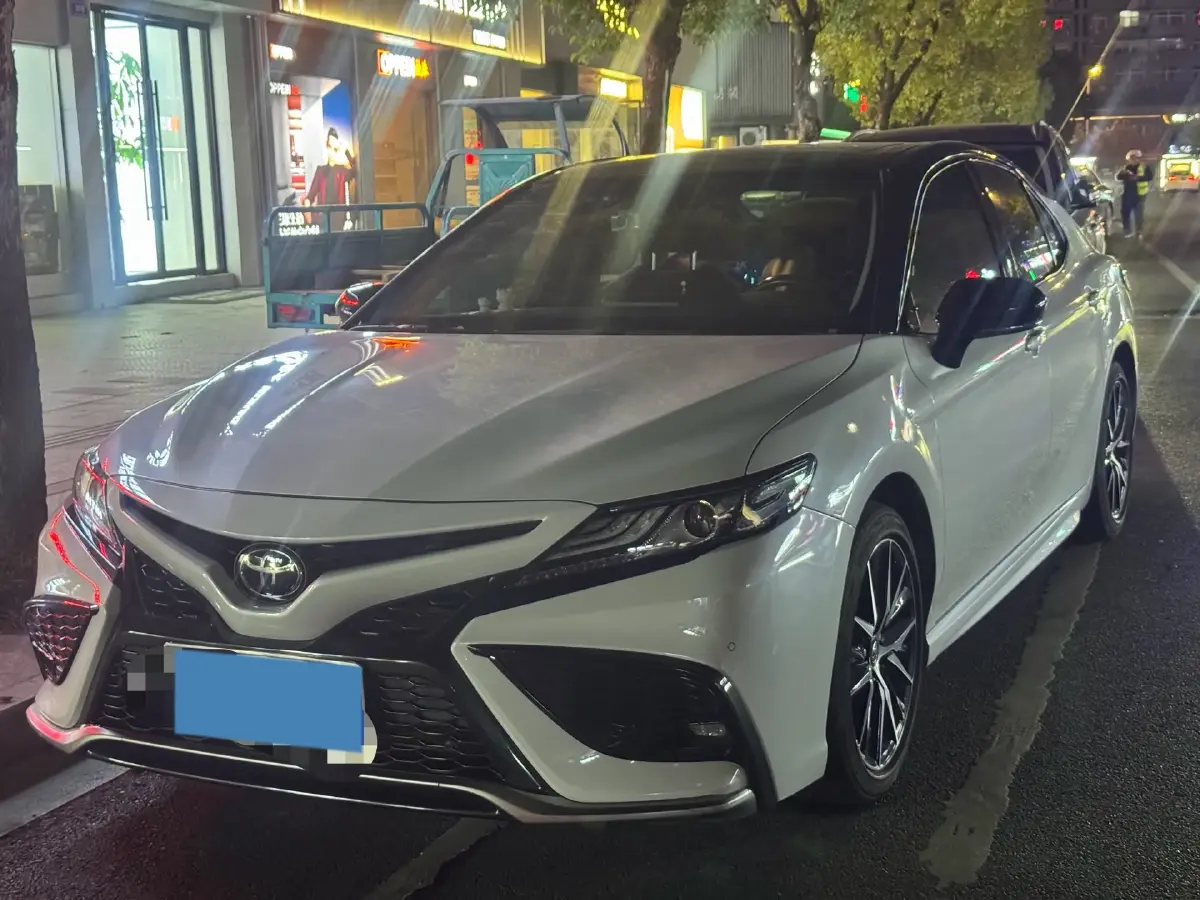 2021 Toyota Camry 2.5L 209HP L4 8AT