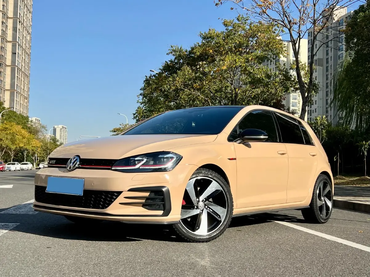 2018 Volkswagen GolfGTI 2.0T 220HP L4 7DCT
