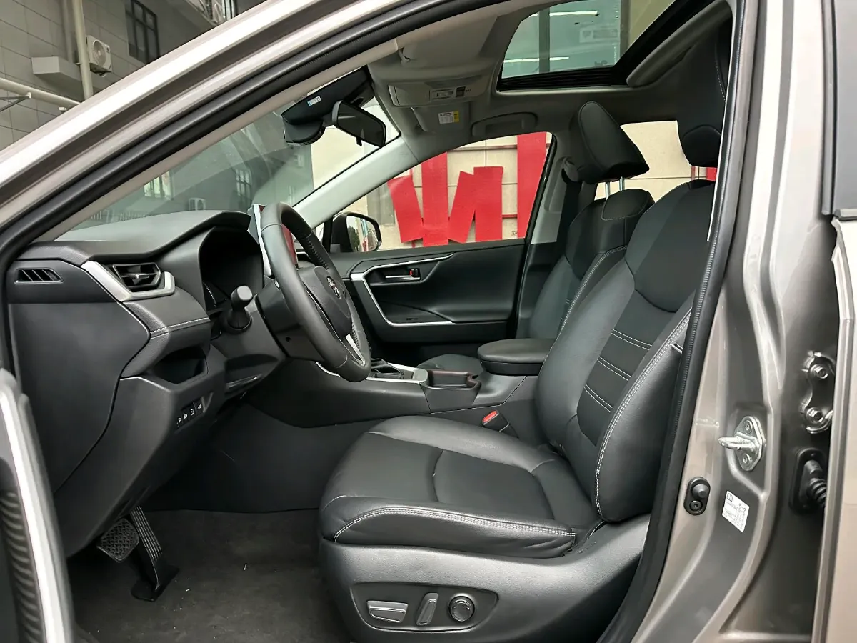 2022 Toyota RAV4 2.0L 171HP L4 CVT,autocango,china used car exporter,china ev exporter,chinese used car exporter,chinese used ev exporter