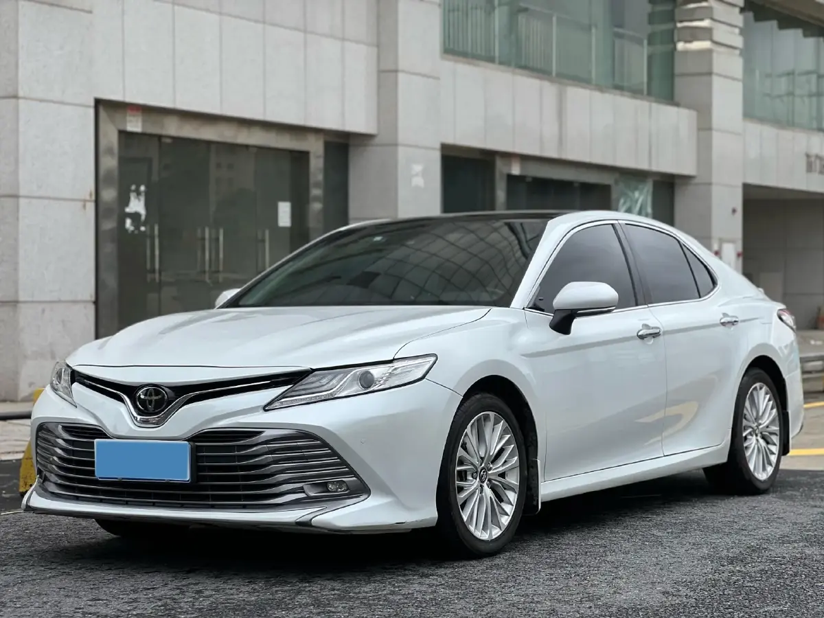 2018 Toyota Camry 2.5L 209HP L4 8AT