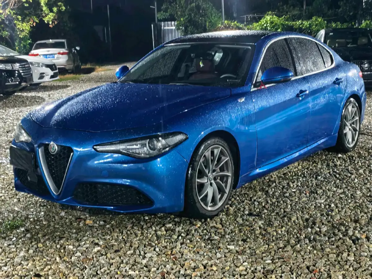 2017 Alfa Romeo Giulia 2.0T 200HP L4 8AT