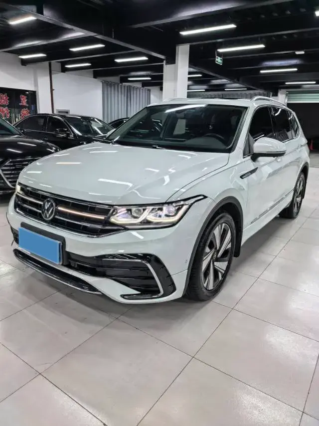 2023 Volkswagen Tiguan L 2.0T 220HP L4 7DCT