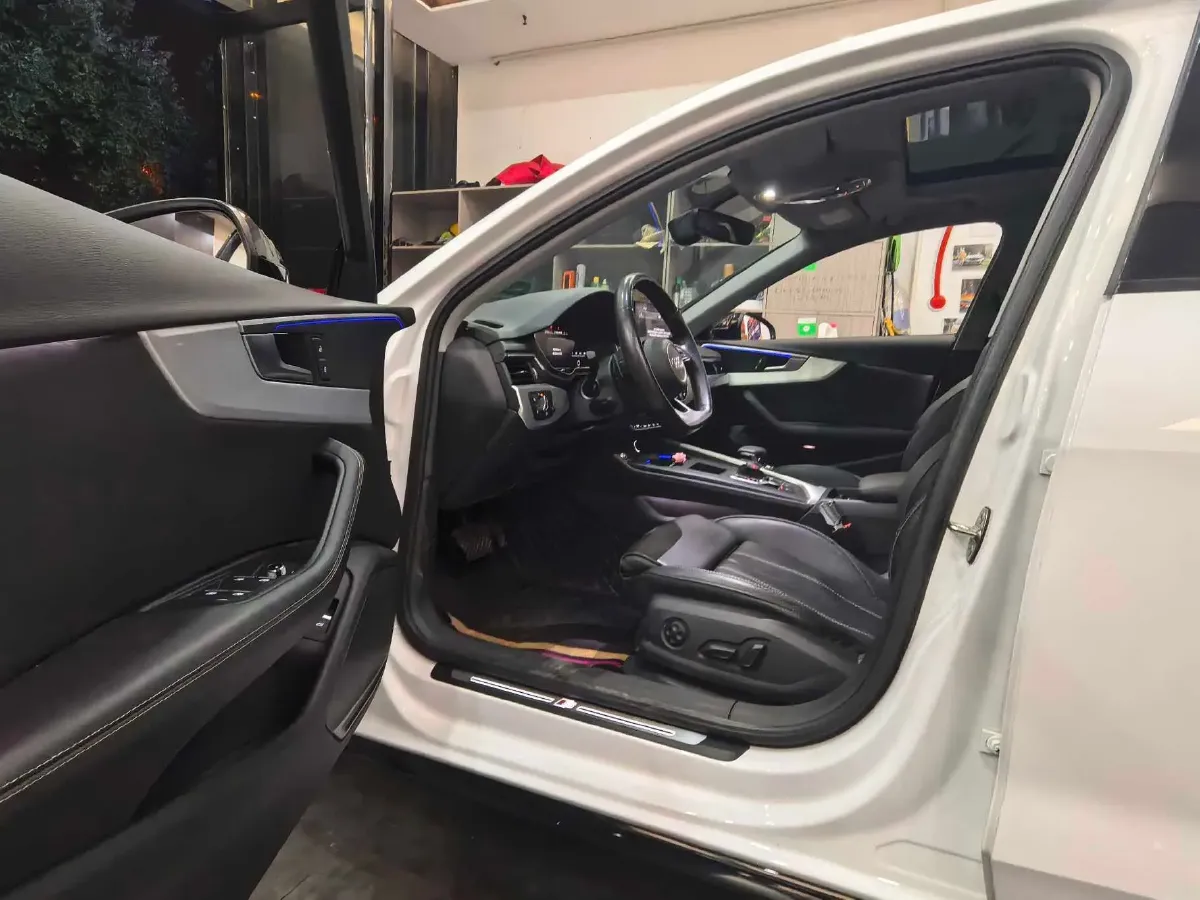 2022 Audi A4L 2.0T 190HP L4 7DCT,autocango,china used car exporter,china ev exporter,chinese used car exporter,chinese used ev exporter