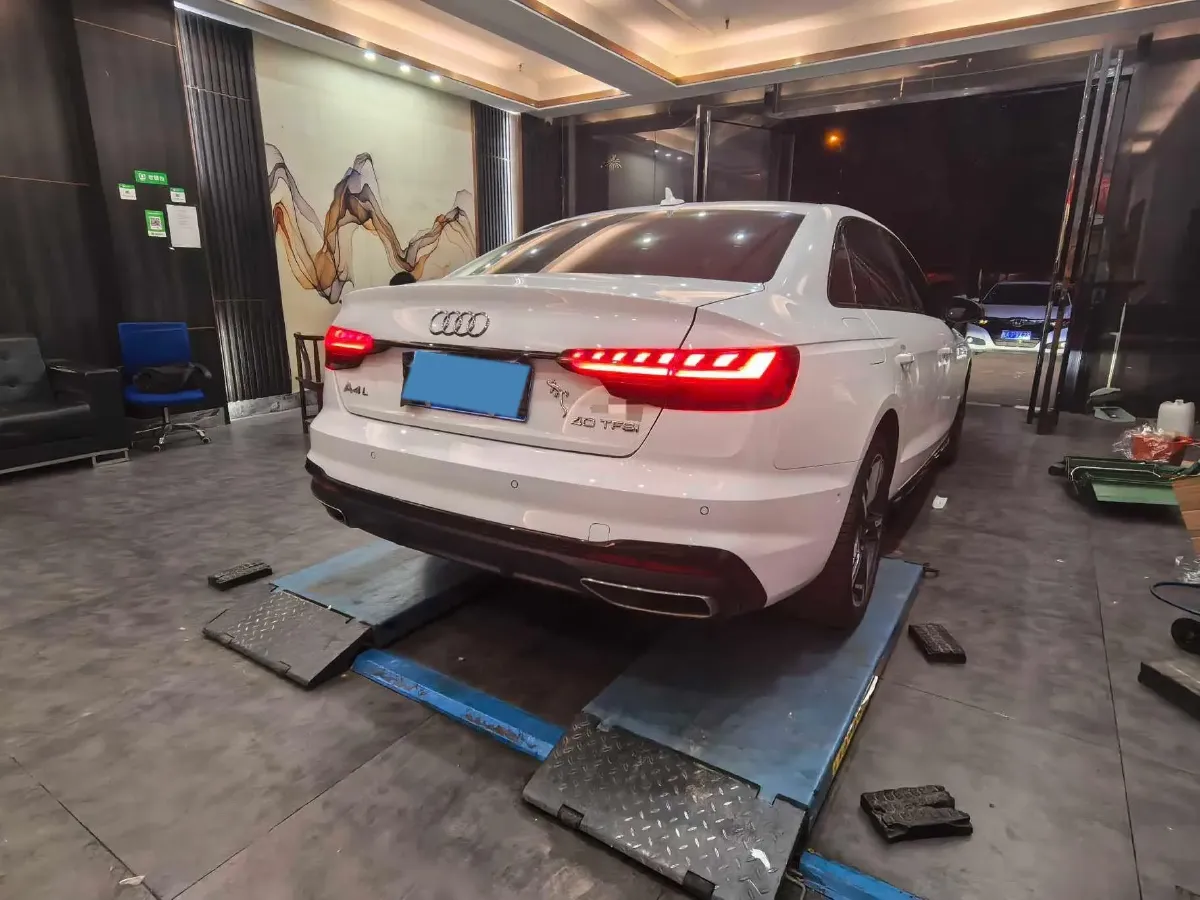 2022 Audi A4L 2.0T 190HP L4 7DCT,autocango,china used car exporter,china ev exporter,chinese used car exporter,chinese used ev exporter