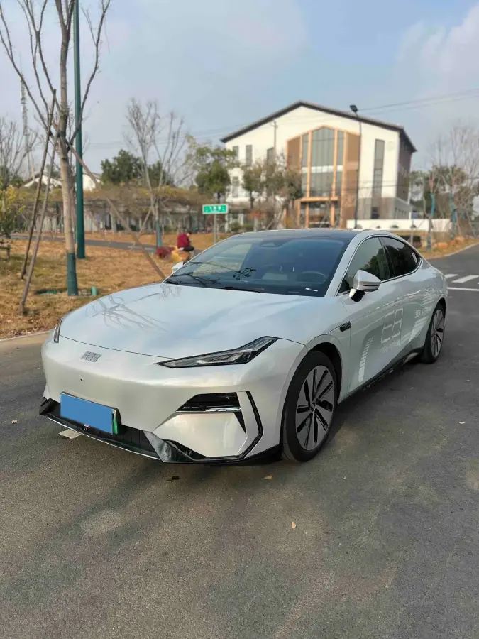 2024 Geely Galaxy E8 BEV 76KWH