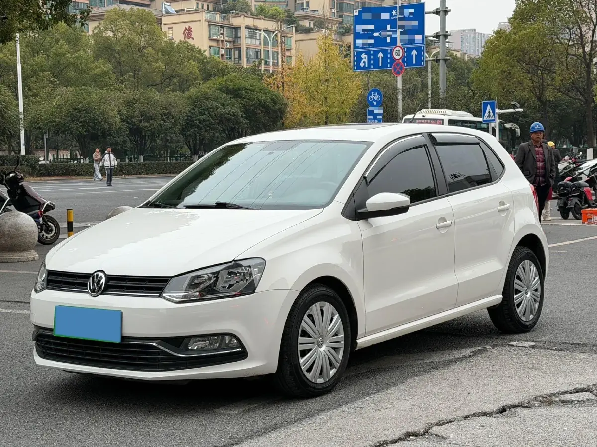 2016 Volkswagen Polo 1.6L 110HP L4 6AT